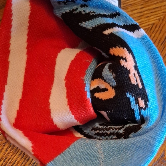 🌟 Marvel Captain America Blue and Red Crew Socks - Men's Size 9-13 🌟 - Picture 5 of 5